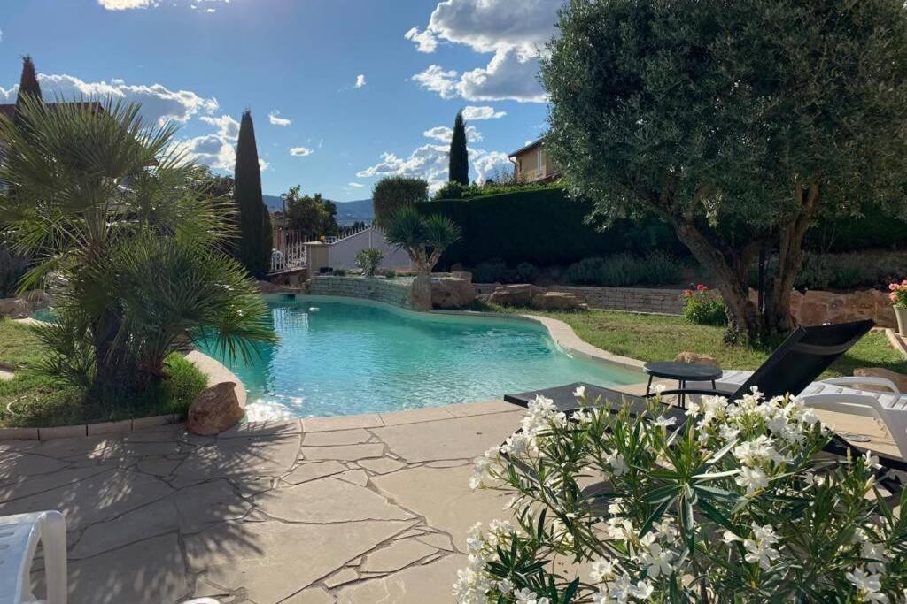 Villa Des Oliviers Avec Piscine Chassagny Exterior foto
