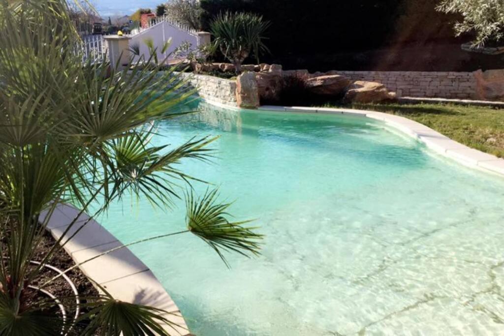 Villa Des Oliviers Avec Piscine Chassagny Exterior foto